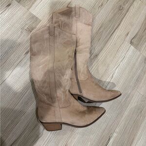 Stylish Tan Western Boots